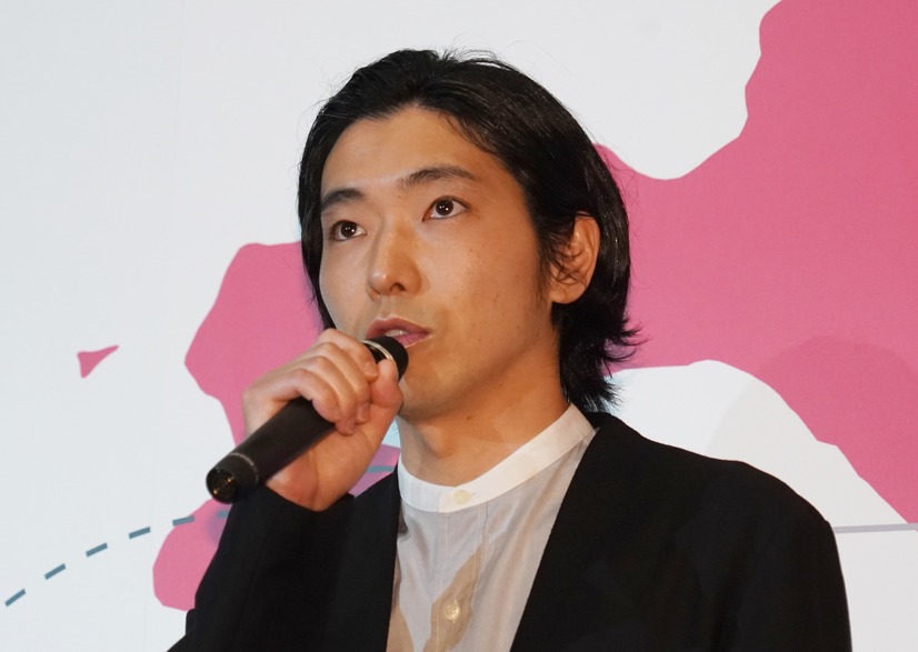 柄本佑【写真：竹内みちまろ】