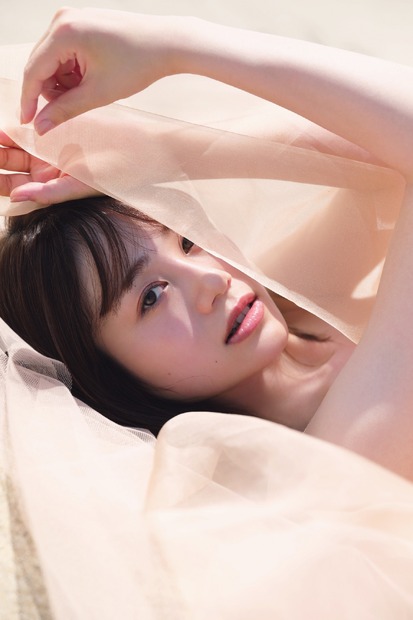 伊藤美来写真集『Sheer』（発売：小学館、撮影：SAN）