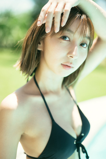 飯田里穂 20th Anniversary PHOTOBOOK『永遠と一瞬』（東京ニュース通信社刊）