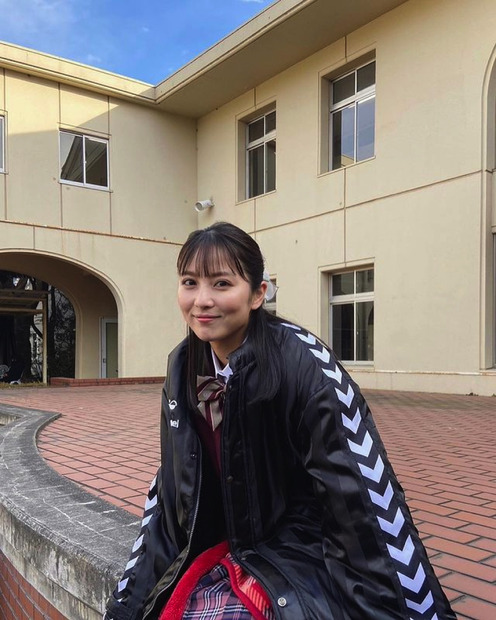 石川恋、制服姿を多数公開！ドラマ『ブルーバースデー』オフショ