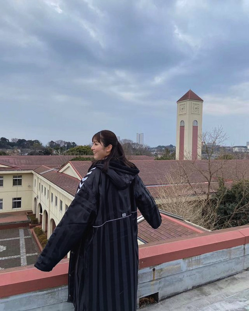 石川恋、制服姿を多数公開！ドラマ『ブルーバースデー』オフショ