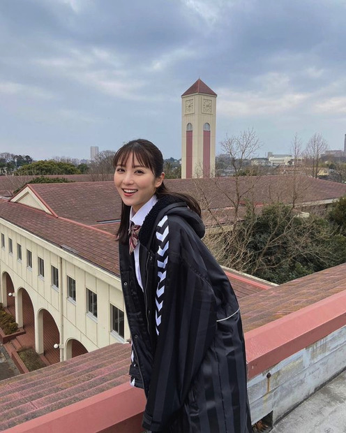 石川恋、制服姿を多数公開！ドラマ『ブルーバースデー』オフショ