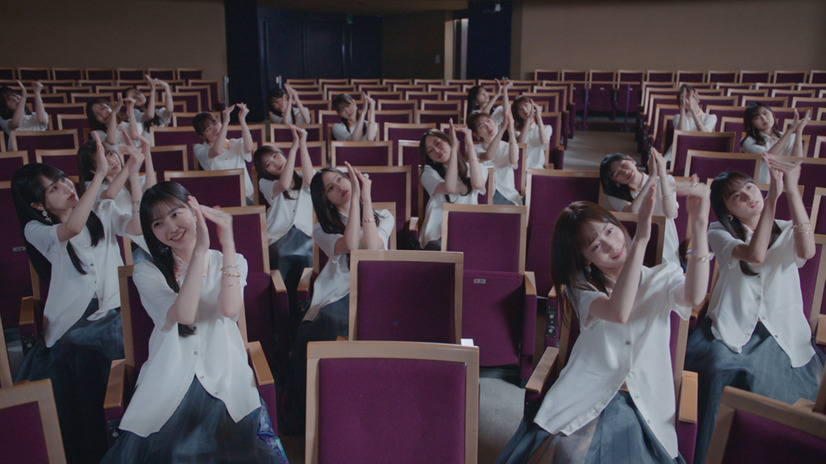「人は夢を二度見る」MV