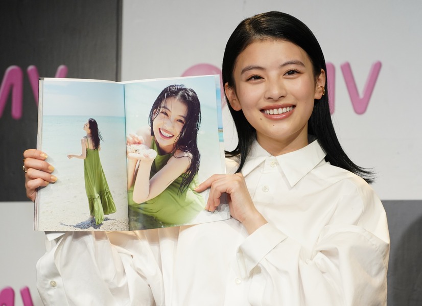 出口夏希【写真：竹内みちまろ】