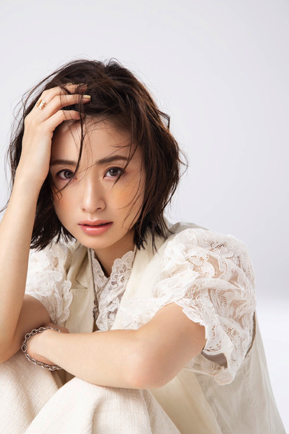 上戸彩出演、丸亀製麺の新TVCM公開！自慢の釜揚げうどんを堪能