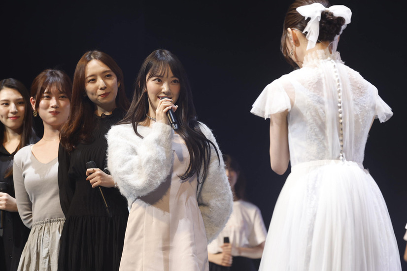 乃木坂46・鈴木絢音が卒業セレモニー！同期の堀未央奈らサプライズ登場