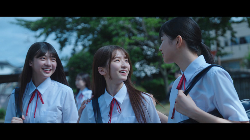 乃木坂46 5期生楽曲「バンドエイドはがすような別れ方」MV