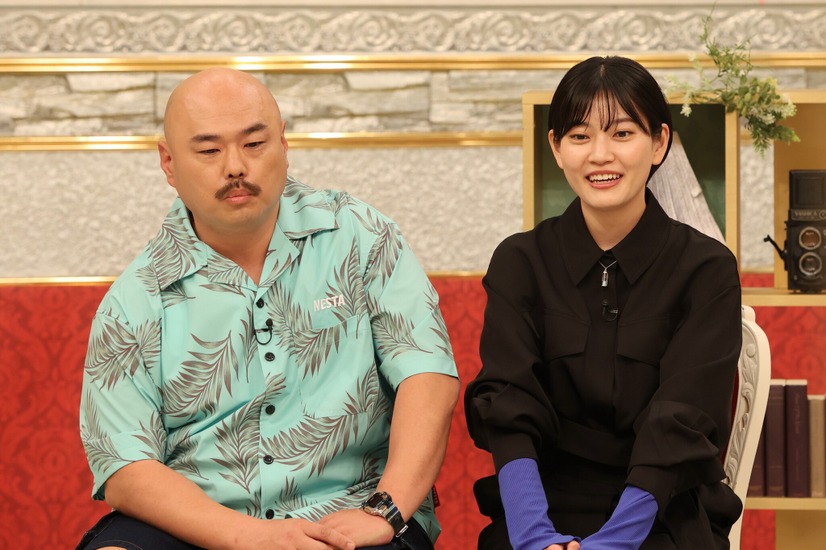 左から）クロちゃん、リチ（C）フジテレビ