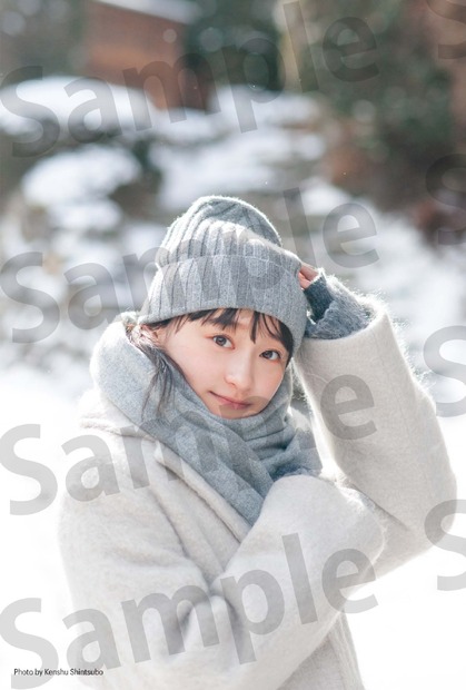 日向坂46・影山優佳1st写真集『知らないことだらけ』Loppi・HMV限定ポストカード　撮影：新津保建秀（扶桑社刊）