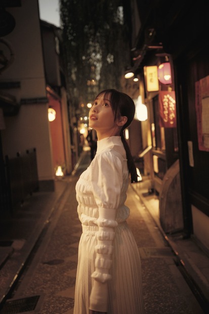 佐野ひなこ　写真集『infinito』（出版社：秋田書店、撮影：菊地泰久）