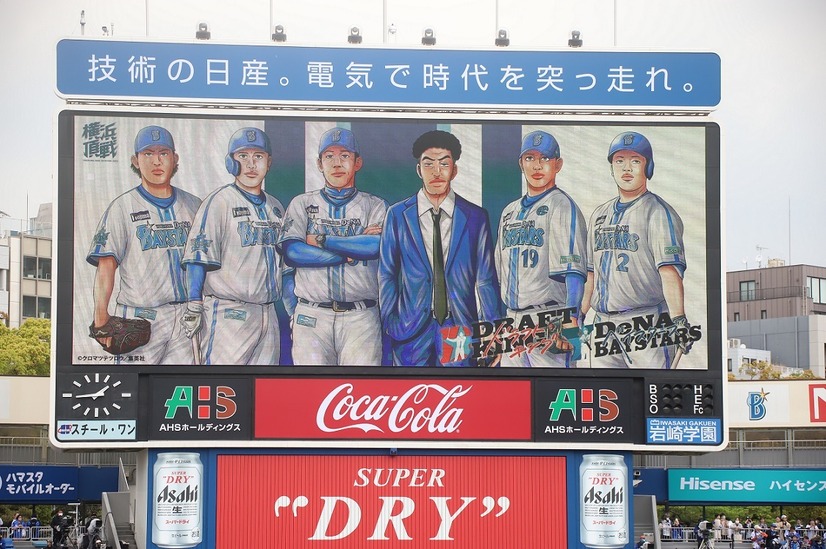 ムロツヨシ、初の始球式！大拍手とムロコールで会場大盛り上がり