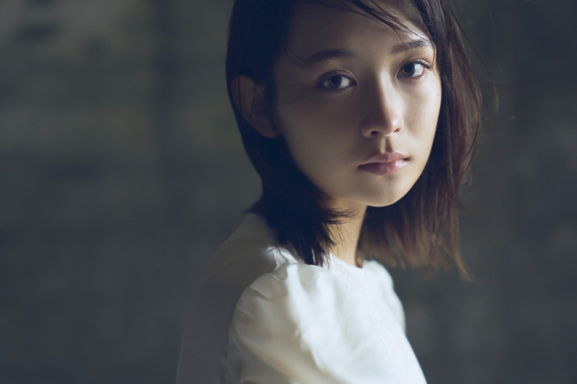畑芽育1st写真集『残照』（C)KADOKAWA　撮影：神藤剛