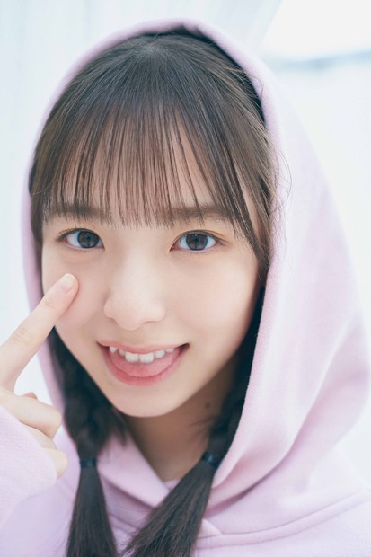 日向坂46、4期生・渡辺莉奈のグラビア公開！カジュアルコーデでデート感満載