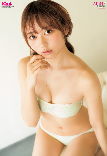 『BOMB』5月号通常版【W付録両面ピンナップポスター：大盛真歩（AKB48）】（c）ワン・パブリッシング