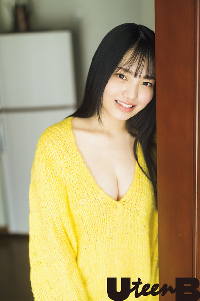『UteenB NO.2』【誌面カット：鈴原すず】　（c）ワニブックス