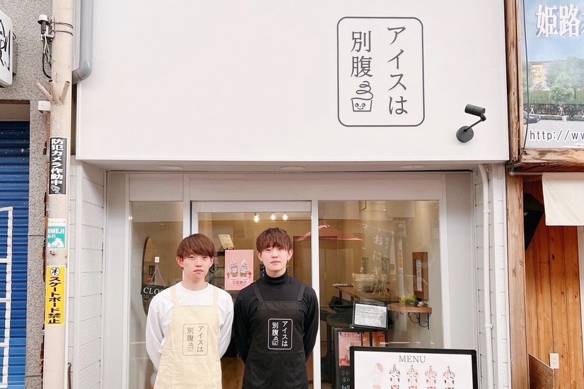 双子で起業した兄・拓也（左）と弟・直也（右）