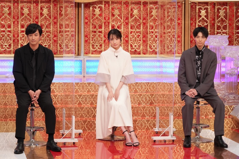 左から）竹財輝之助、波瑠、高杉真宙（c）フジテレビ