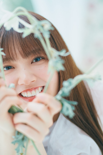 日向坂46の四期生・山下葉留花が透明感抜群のグラビア！今後挑戦したいことは「声関係のお仕事」