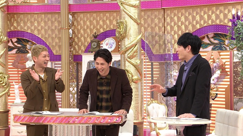 左から）嶋佐和也、屋敷裕政、川島明（c）フジテレビ