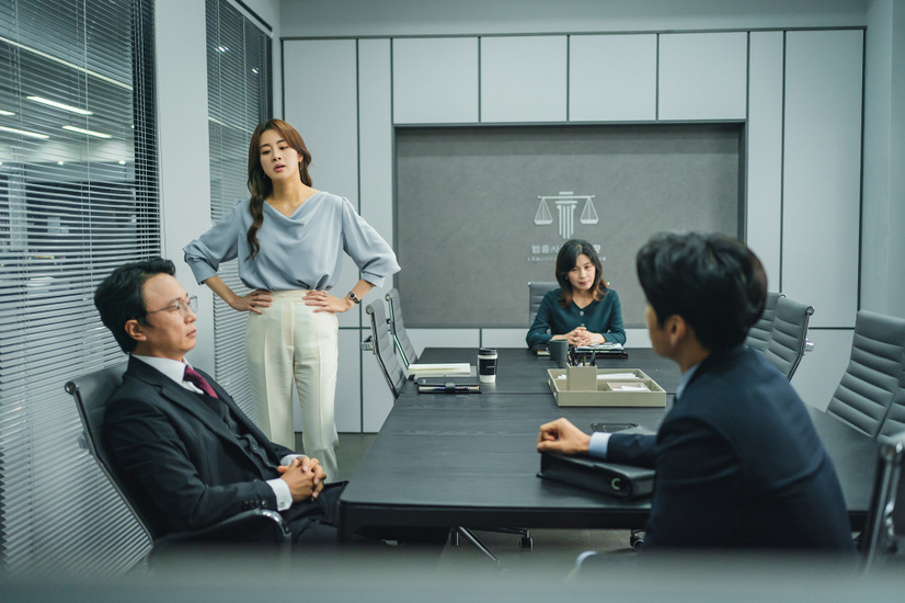 U-NEXTで配信中『私たち、他人になれるかな？』ⓒ 2023 KT StudioGenie Co.,Ltd All rights reserved
