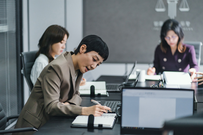 U-NEXTで配信中『私たち、他人になれるかな？』ⓒ 2023 KT StudioGenie Co.,Ltd All rights reserved