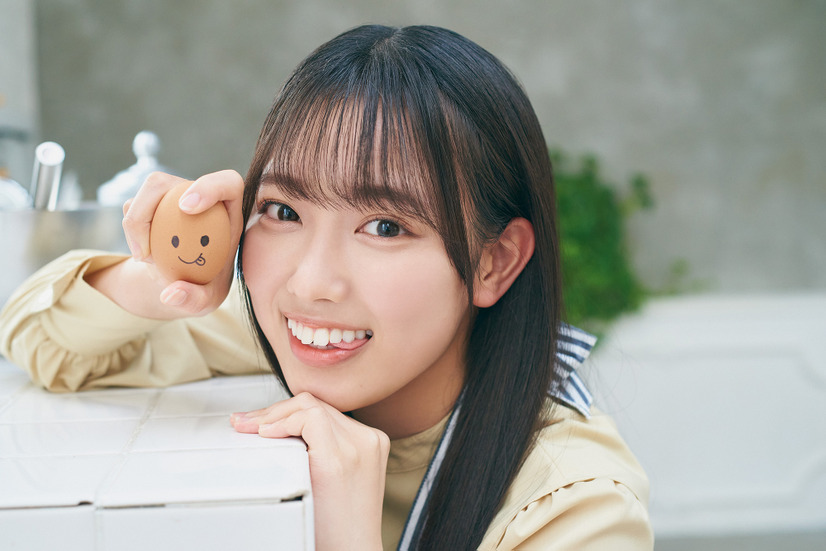 日向坂46の4期生・清水理央、エプロン姿でグラビア登場！今後挑戦したいことは「演技のお仕事」
