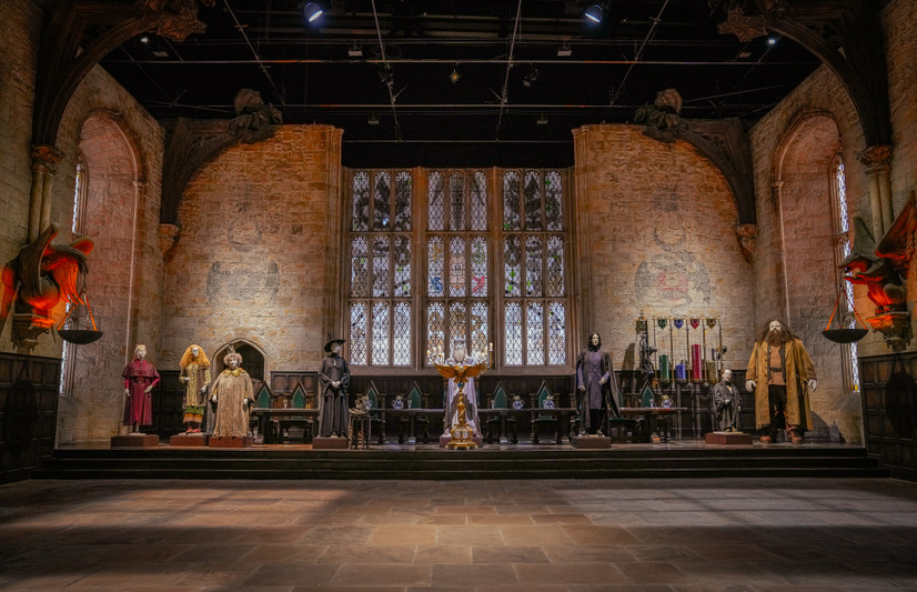 「大広間 ホグワーツの教職員」‘Wizarding World’ and all related names, characters and indicia are trademarks of and © Warner Bros. Entertainment Inc. – Wizarding World publishing rights © J.K. Rowling.