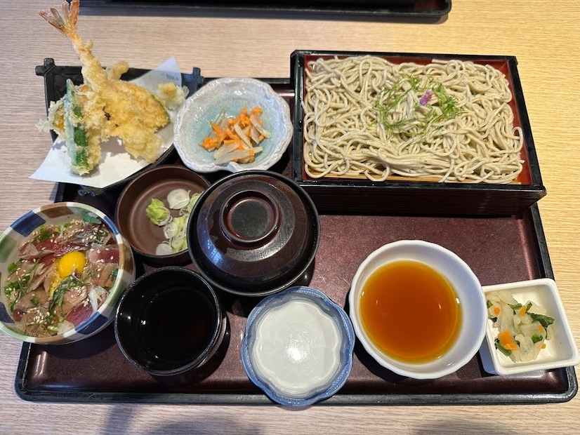 「紫蘇そば」の絶品セットメニュー！おかわりしたくなる「アジごはん」
