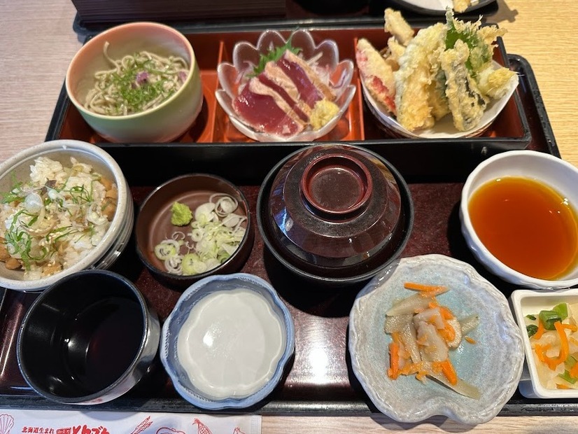 「紫蘇そば」の絶品セットメニュー！おかわりしたくなる「アジごはん」