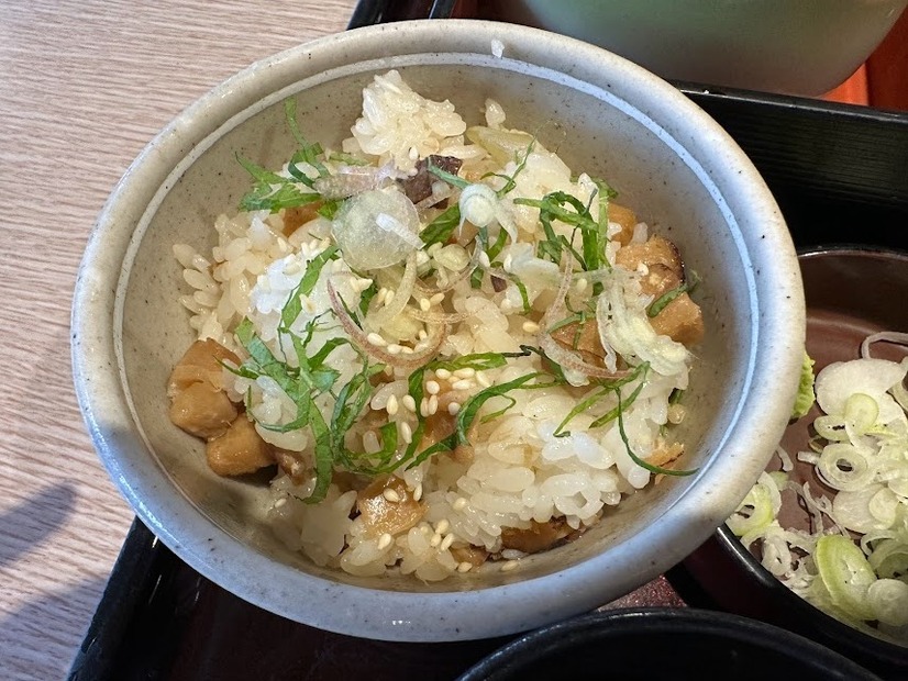 「紫蘇そば」の絶品セットメニュー！おかわりしたくなる「アジごはん」