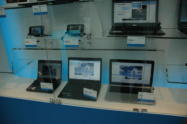 インテルブースで展示されていた各社のWiMAX搭載ノートPCやネットブックなど