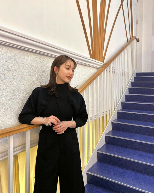 平祐奈、シックなブラックコーデで「2024ミス・ティーン・ジャパン」への参加呼びかけ