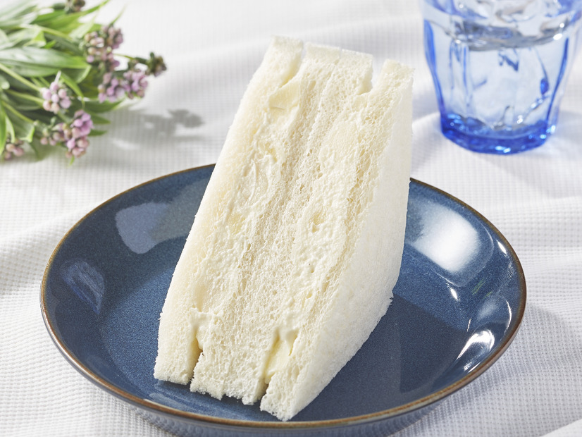 白いポテトサラダサンド