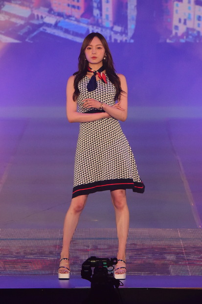 梅澤美波（C）Rakuten GirlsAward 2023 SPRING/SUMMER
