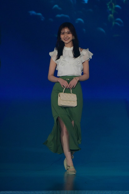 金川紗耶（C）Rakuten GirlsAward 2023 SPRING/SUMMER