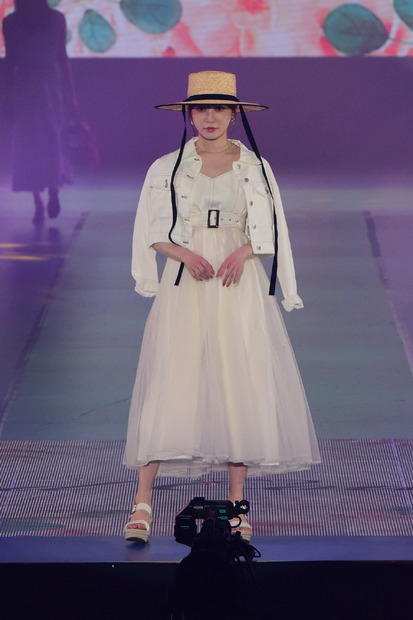 加藤史帆（C）Rakuten GirlsAward 2023 SPRING/SUMMER