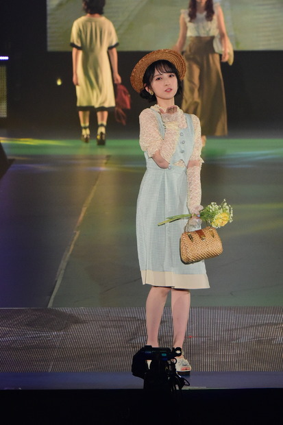 金村美玖（C）Rakuten GirlsAward 2023 SPRING/SUMMER