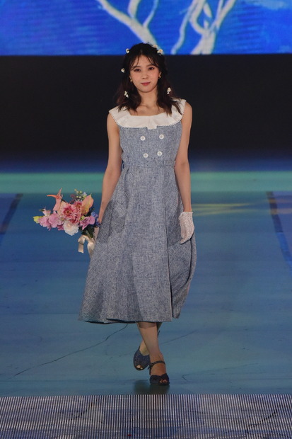 小林由依（C）Rakuten GirlsAward 2023 SPRING/SUMMER