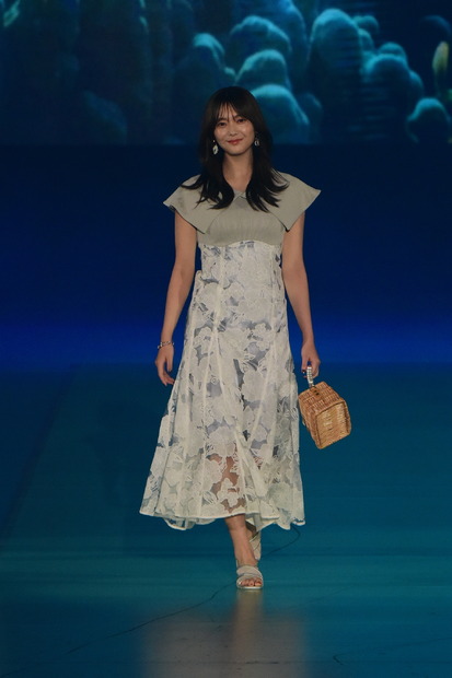 田村保乃（C）Rakuten GirlsAward 2023 SPRING/SUMMER