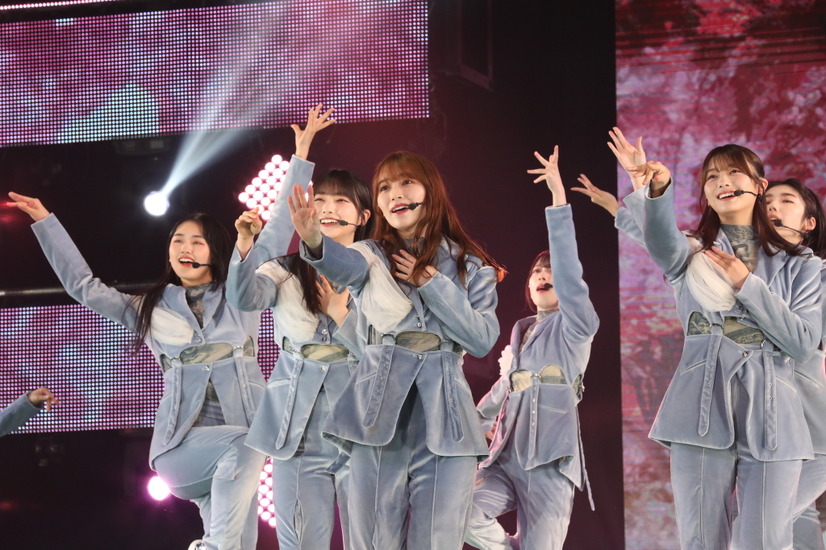 櫻坂46（c）Rakuten GirlsAward 2023 S／S