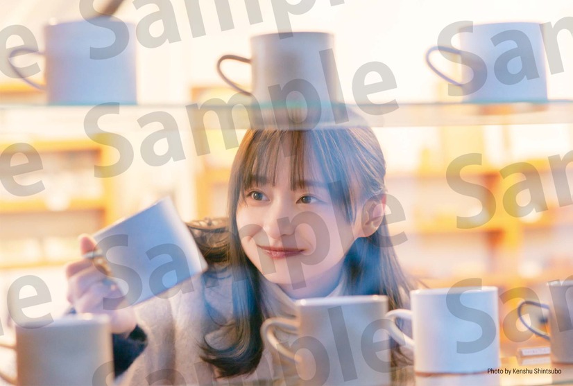 日向坂46・影山優佳1st写真集『知らないことだらけ』セブンネット限定ポストカード　撮影：新津保建秀（扶桑社刊）