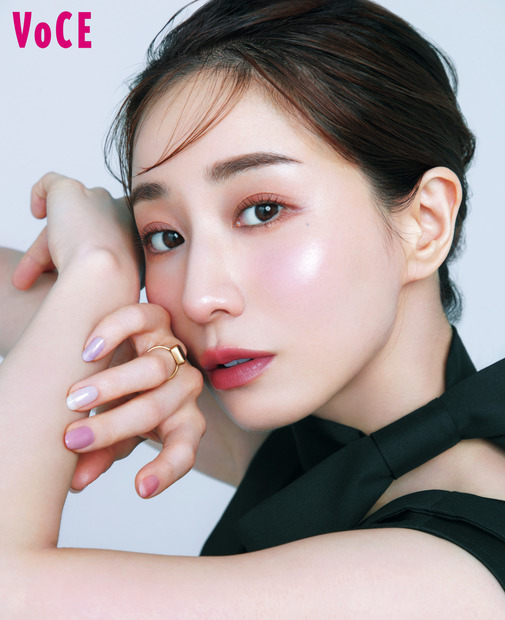 田中みな実を大特集！艶感メイク＆大人の肌見せで表紙も...『VOCE』7月号