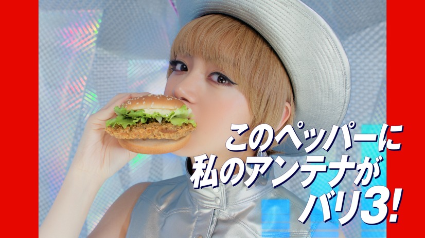 池田エライザ、ミニスカ＆ニーハイで「チョベリグ」…マクドナルド新CM