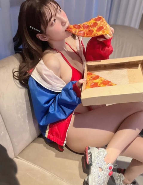 写真は雪平莉左公式Instagramから（※写真は所属事務所より掲載許諾をもらってます）