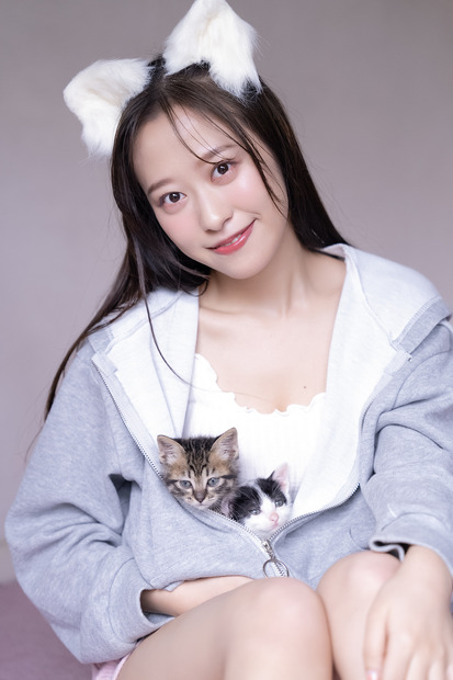 モーニング娘。‘23・小田さくらフォトエッセイ『さくらと猫』（KADOKAWA）