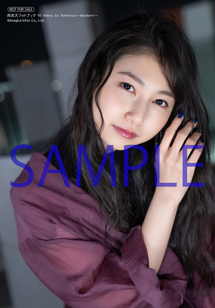 『雨宮天フォトブック 10 miles to America～modern～』HMVL判ブロマイド特典（c）イマジカインフォス