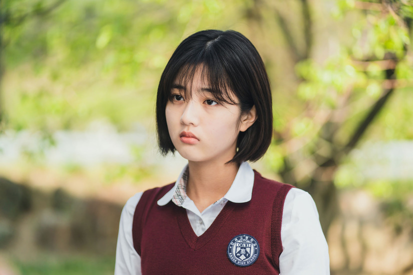 最初はヨルムに冷たく接していたボムだが、キョウル（犬）の件で味方になってくれる。