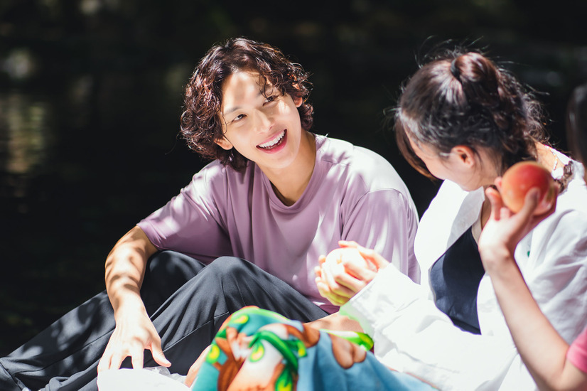 皆で1泊2日の小旅行、川遊びでほんのりいちゃつくシーンは爽やかさの極み。