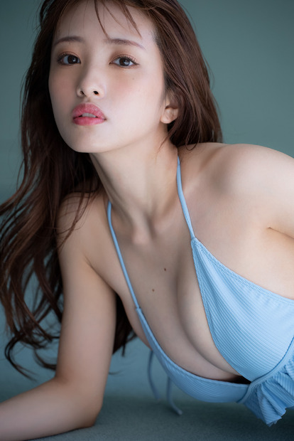 AKB48・向井地美音 1st写真集『胸騒ぎの正体』（出版社：ワニブックス、撮影：中村和孝）