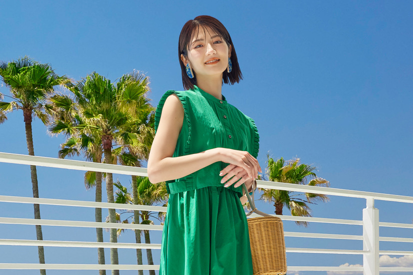 若月佑美、爽やか夏ファッションで魅了！Amazon Fashionのメインビジュアル続投